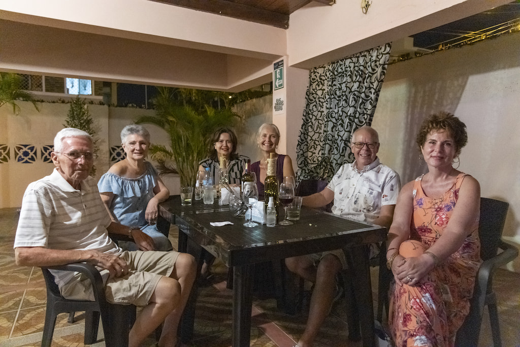 Lynn, Kate y friends · #ChanketeLovers ·  Restaurante Chankete · Salinas, Ecuador